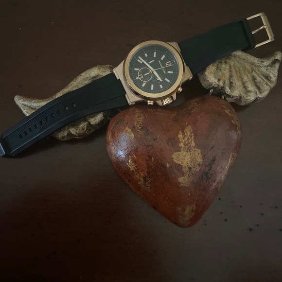 Watch - Picture 1 of 3